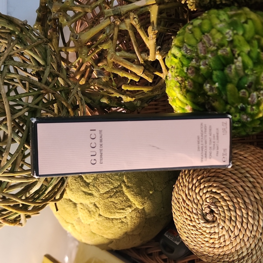NIB Gucci foundation
